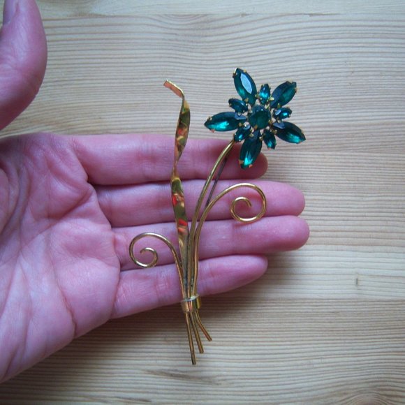 Large Coro Sterling Emerald Green Rhinestone Pin. - Picture 1 of 5